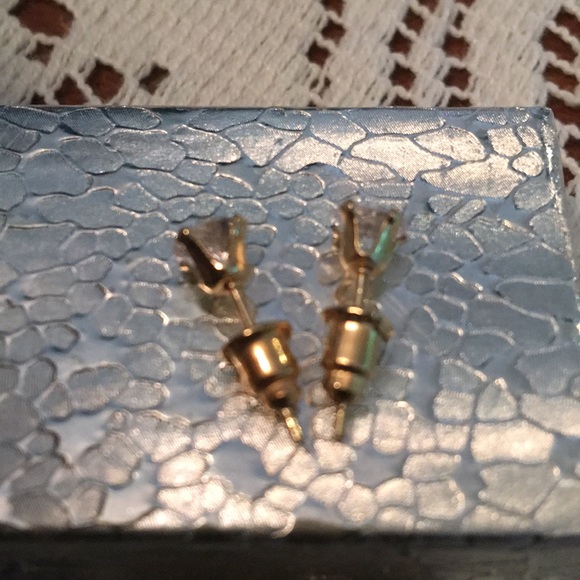 18kt Gold-Plated Hooped Earrings - Picture 6 of 7